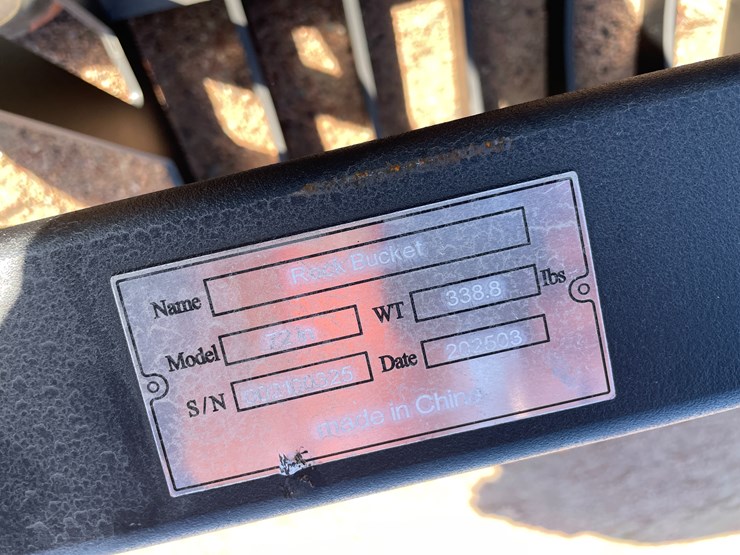 #4111-•-72"-rock-bucket-attachment-image-9