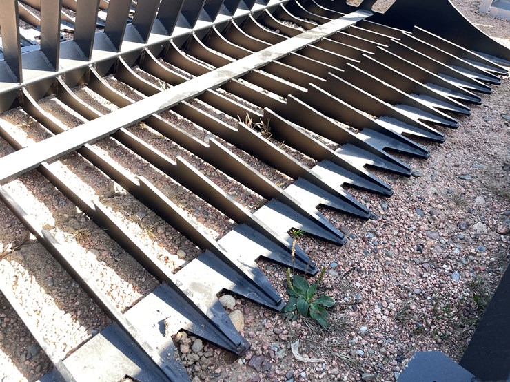 #4109-•-66"-rock-bucket-attachment-image-3