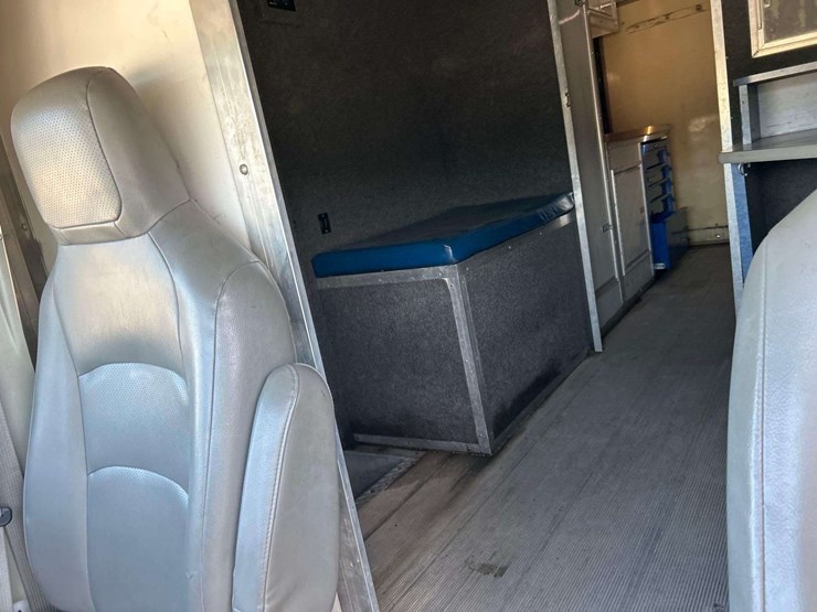 2015-ford-e350-image-17