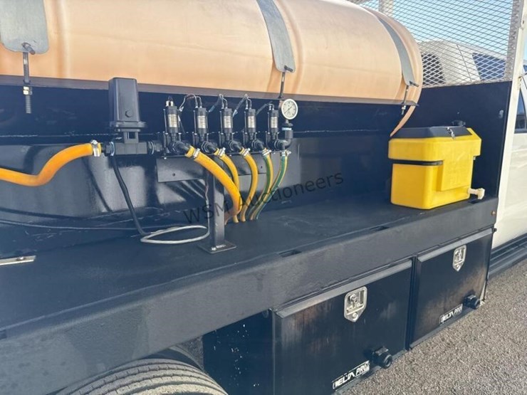 2013-ford-f550-image-12