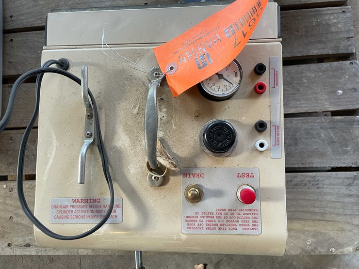 #6617-•-rv-tow-car-brake-system-image-12