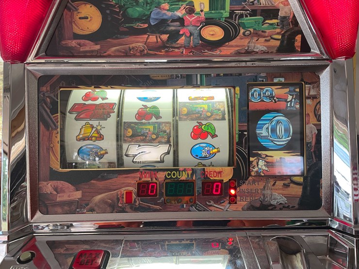 #6628-•-john-deere-poker-machine-image-3