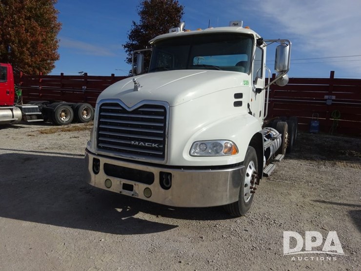 2014-mack-pinnacle-truck-(pz13988,-unit-239)-image-4