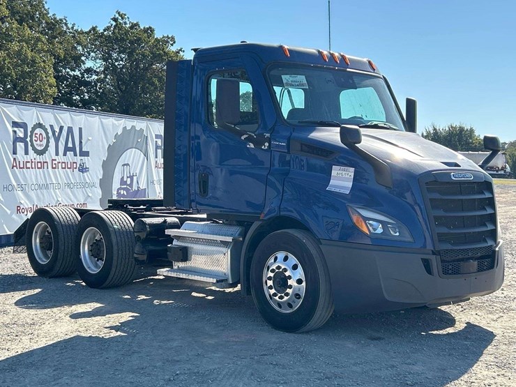 2021-freightliner-cascadia-116-image-4
