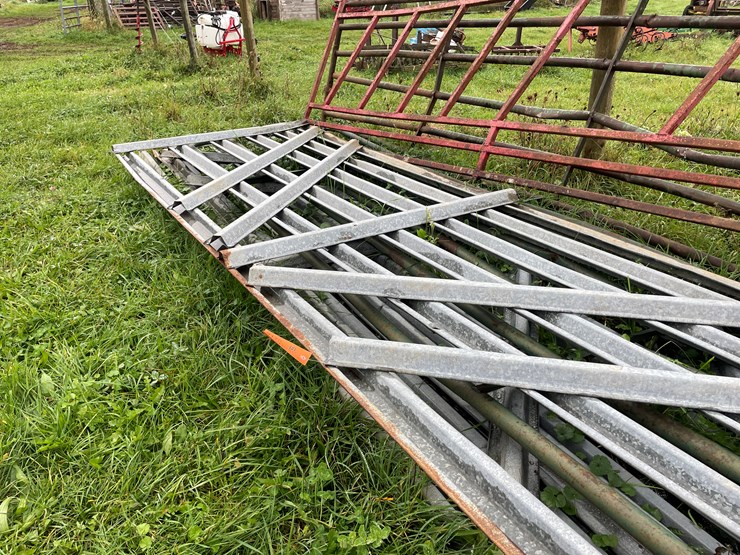 #8119-•-assortment-of-gates-image-12