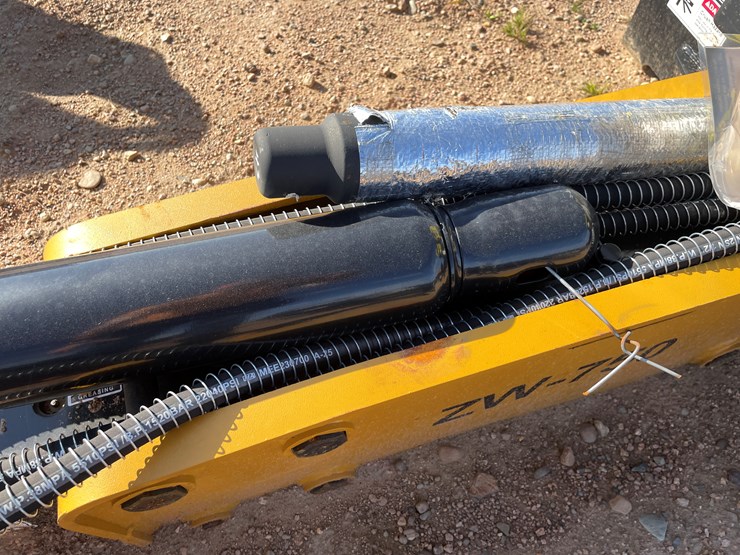 #4093-•-wolverine-hydraulic-breaker-attachment-image-8