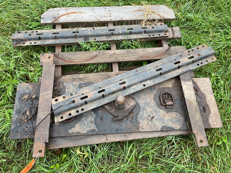 #8132-•-gooseneck-ball-mounting-plate-image-3