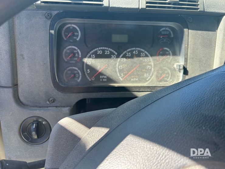 2012-freightliner-cascadia-truck-(cp1182-unit-517)-image-43