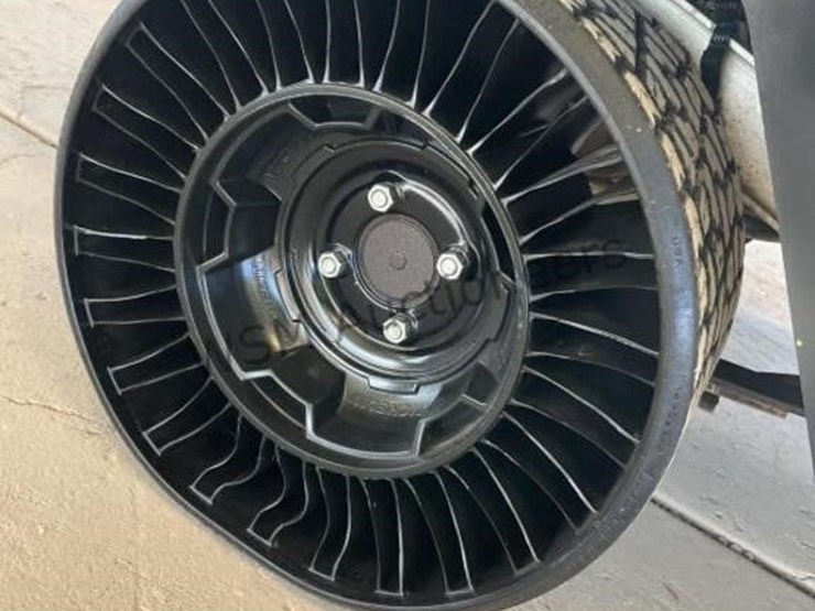 club-car-carryall-2-utility-cart-image-15