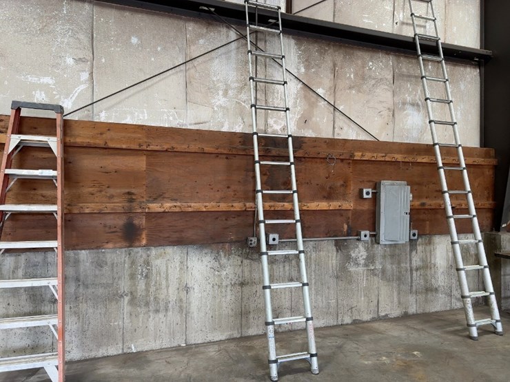 12'-telescopic-aluminum-ladder-image-2