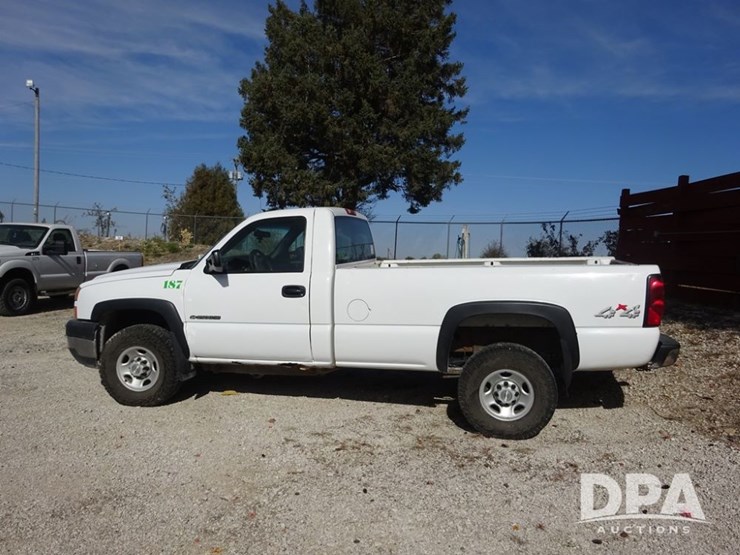 2006-chevrolet-2500hd-image-28