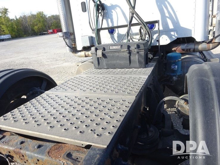 2016-freightliner-coronado-day-cab-glider-truck-(pz13982,-unit-720)-image-68