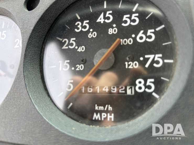 2000-freightliner-fl70-image-49