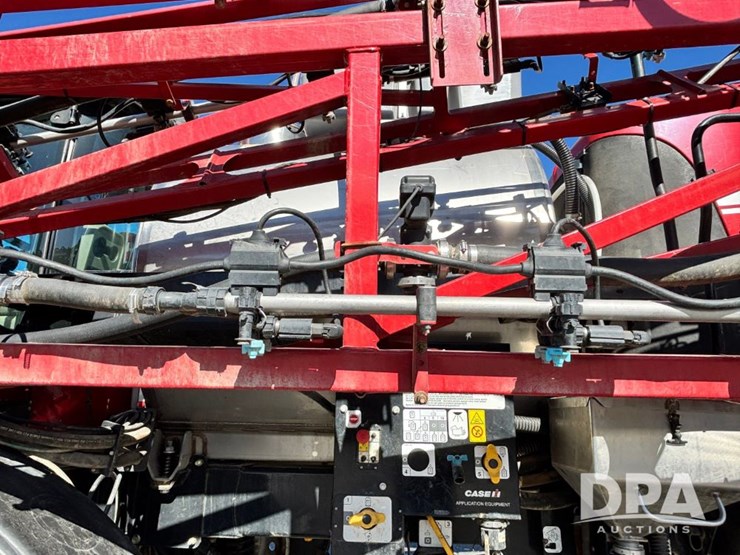 2020-case-ih-patriot-4440-image-31