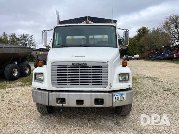 1995-freightliner-fl70-image-3