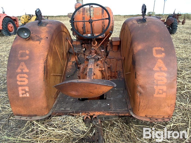 case-la-2wd-tractor-image-14