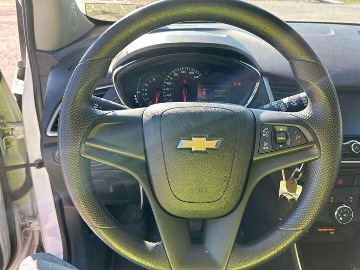 2017-chevrolet-trax-ls-suv-image-13