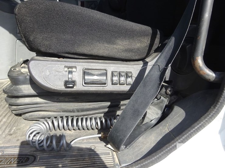 2017-freightliner-coronado-day-cab-glider-truck-(pz13993,-unit-725)-image-91