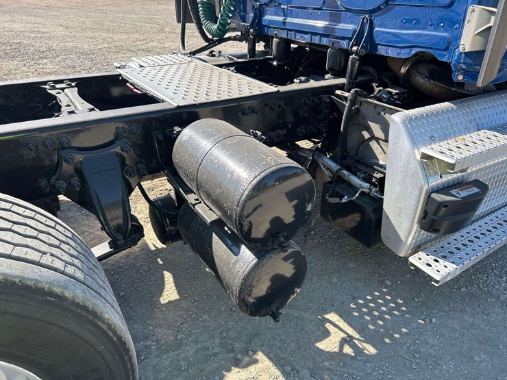 2021-freightliner-cascadia-116-image-25