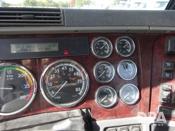 2017-freightliner-coronado-day-cab-glider-truck-(pz13993,-unit-725)-image-108