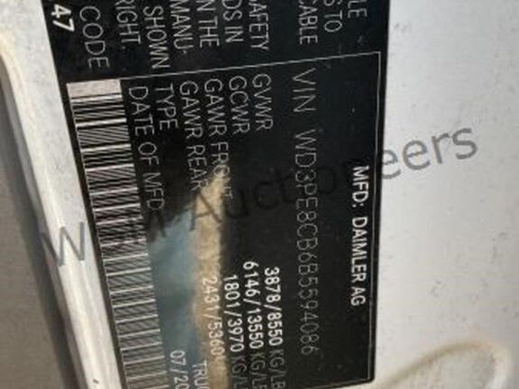 2011-mercedes-benz-sprinter-catering-van-image-16