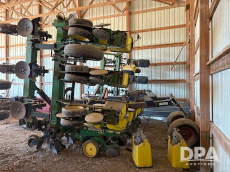 john-deere-7300-image-2