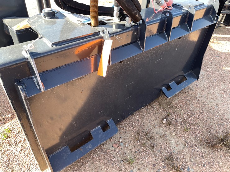 #4085-•-wolverine-skidsteer-bale-squeeze-attachment-image-5