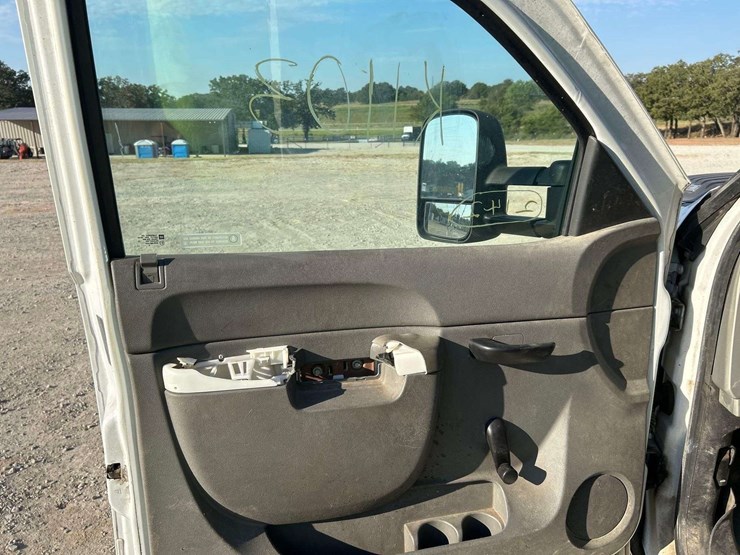 2013-chevrolet-silverado-3500hd-image-12