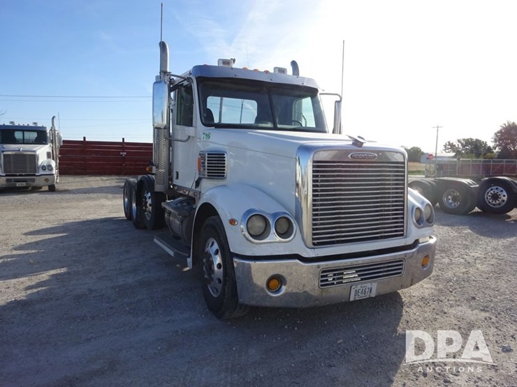 2016-freightliner-coronado-day-cab-glider-truck-(pz13983,-unit-716)-image-8