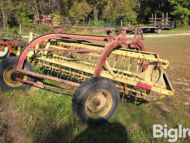 new-holland-256-image-5