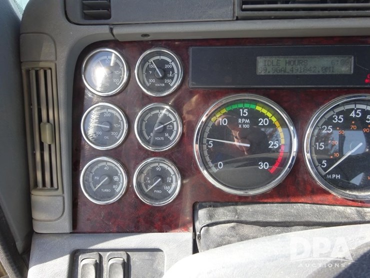 2017-freightliner-coronado-day-cab-glider-truck-(pz13993,-unit-725)-image-107