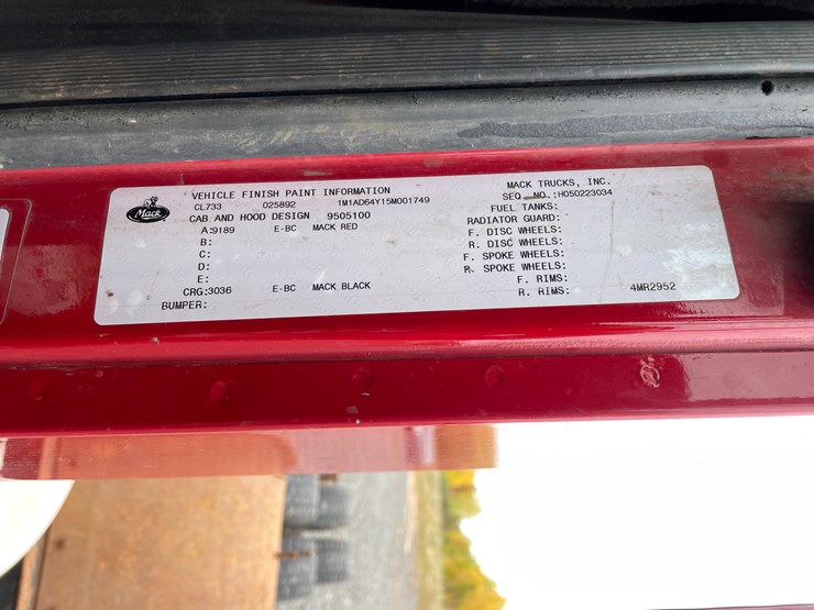 #1000-•-2005-mack-semi-tractor-(has-mi-title)-image-64