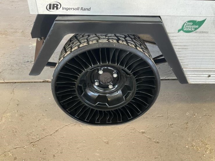 club-car-carryall-2-utility-cart-image-8