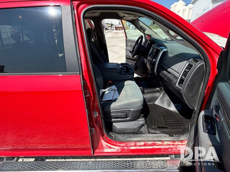 2017-ram-1500-slt-image-64