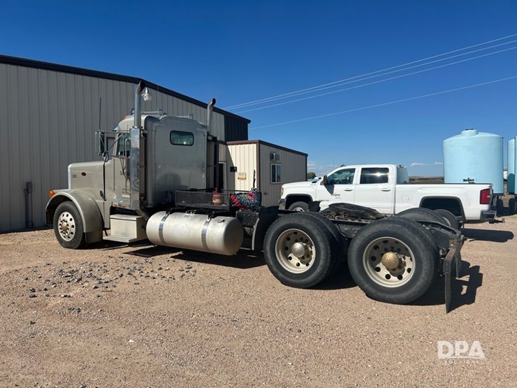 2004-peterbilt-379-image-4