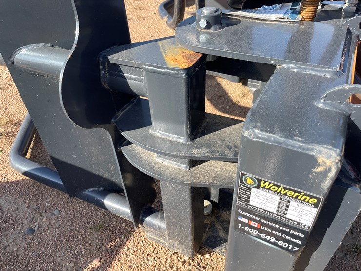 #4085-•-wolverine-skidsteer-bale-squeeze-attachment-image-3