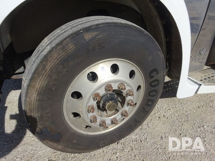 2017-freightliner-coronado-day-cab-glider-truck-(pz13993,-unit-725)-image-37