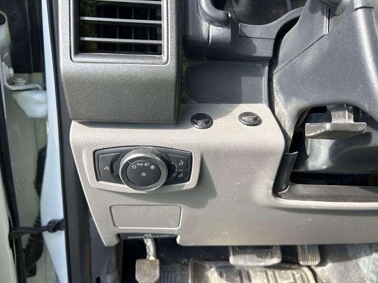 2022-ford-f250-xl-image-15