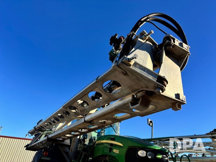 2013-john-deere-4830-image-100