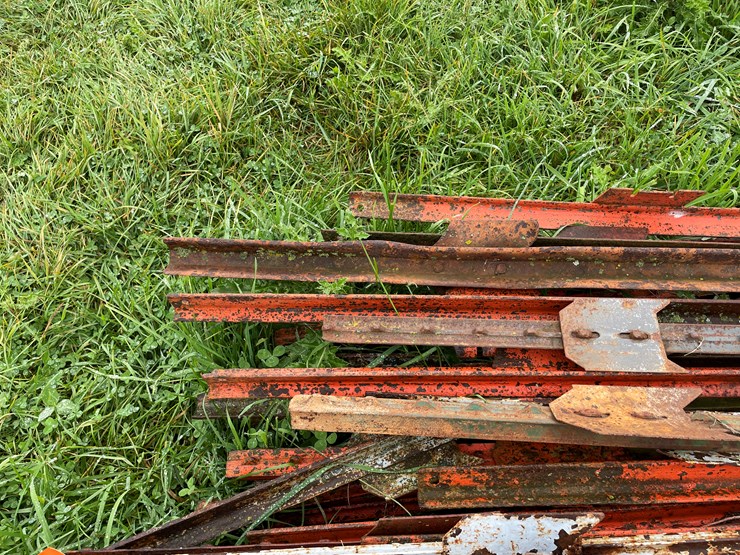 #9607-•-pile-of-t-posts-image-4