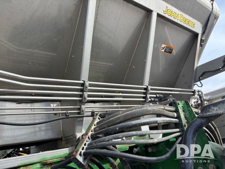 2019-john-deere-r4038-image-57