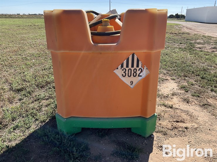 monsanto-250-gallon-liquid-fertilizer-poly-shuttle-image-4