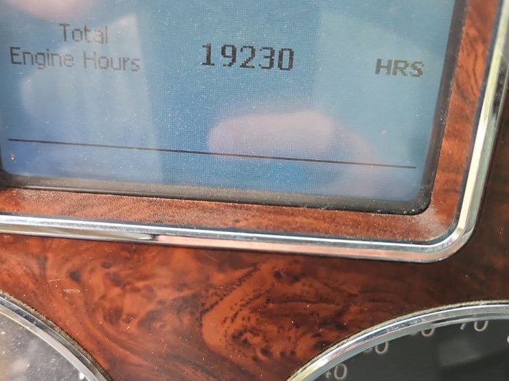 2015-mack-pinnacle-cxu600-truck-(jm647)-image-11