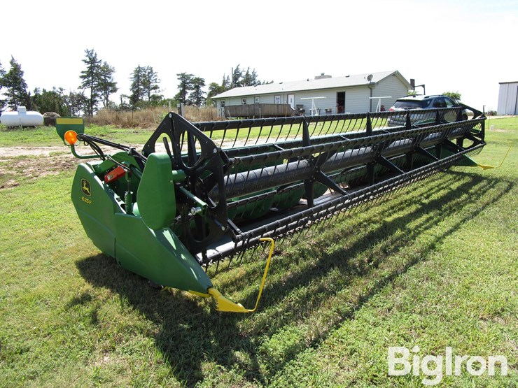 2018-john-deere-625f-image-3