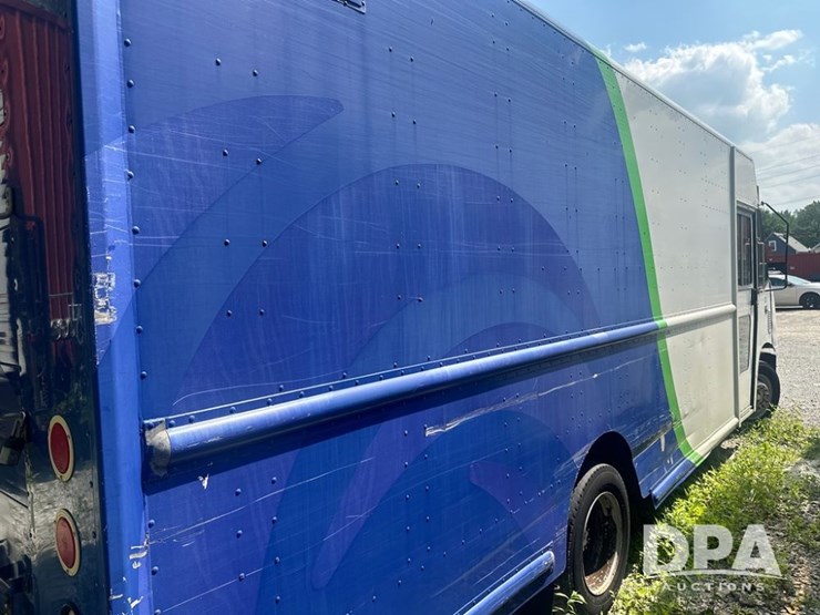 2012-ford-f59-image-7