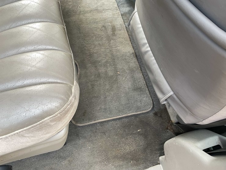 1999-chrysler-town-&-country-image-108