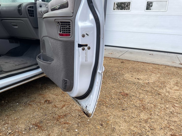 1999-chrysler-town-&-country-image-84