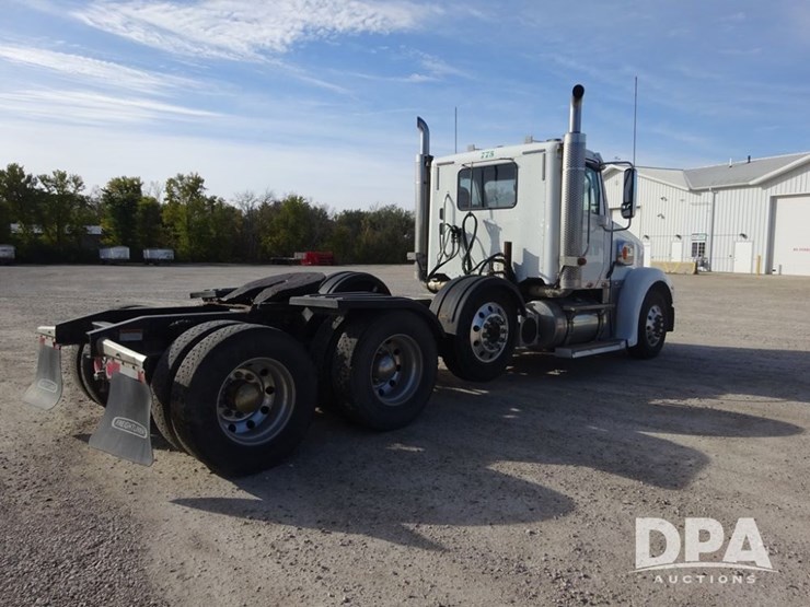 2018-freightliner-coronado-day-cab-glider-truck-(pz13985,-unit-775)-image-21