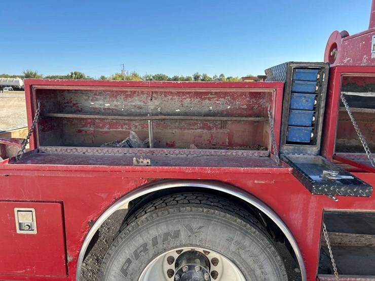 2019-freightliner-day-cab-image-25