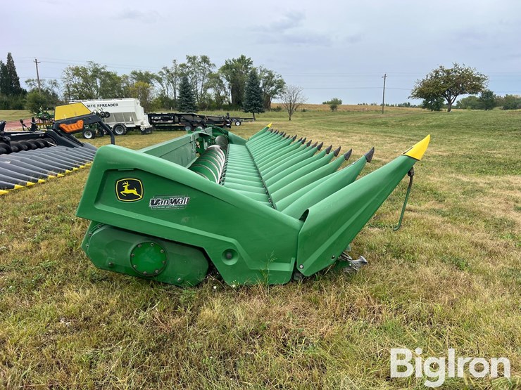 2021-john-deere-c16r-image-4